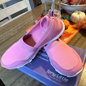NEW WOMENS 8 1/2 TONY LITTLE SLIP IN SHOES PINK EXERCISE CASUAL COMFORTABLE